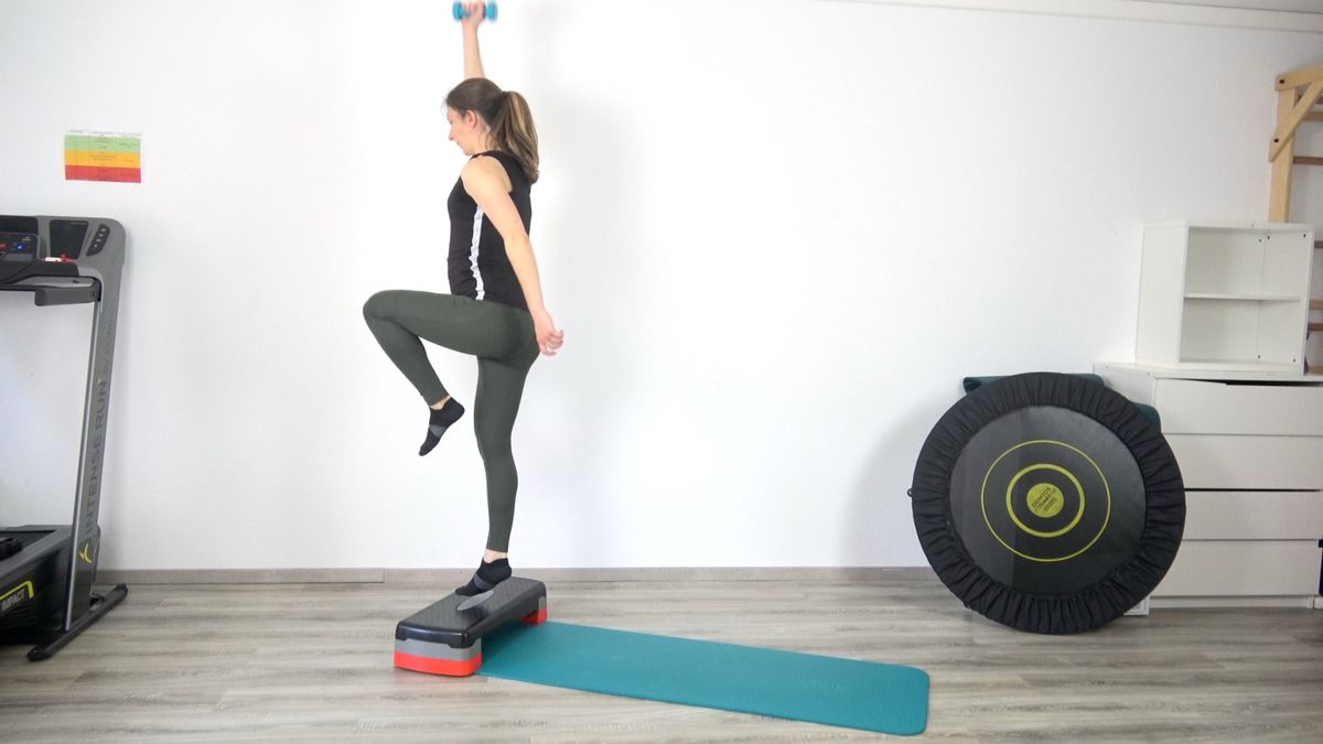 Dynamic Lunge With Weight & Jump