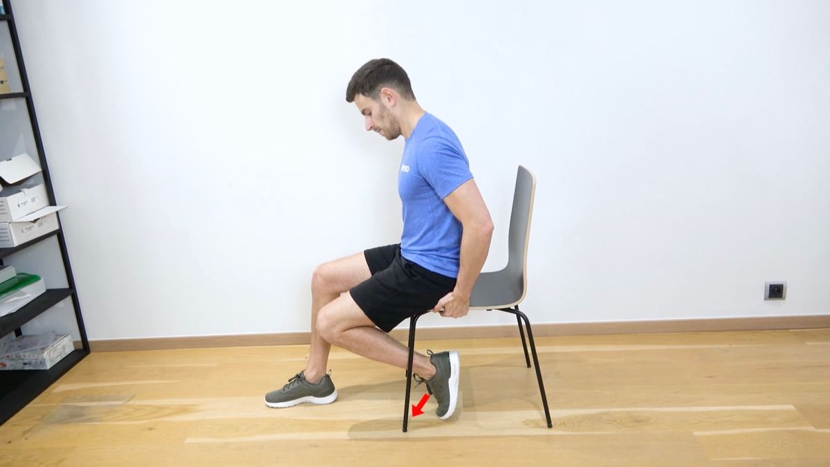 Renforcement isométrique du quadriceps assis (frappe imaginaire)