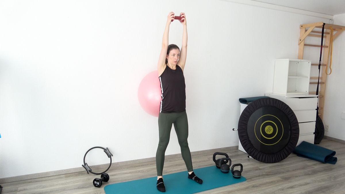 Squat avec SwissBall & extension des bras