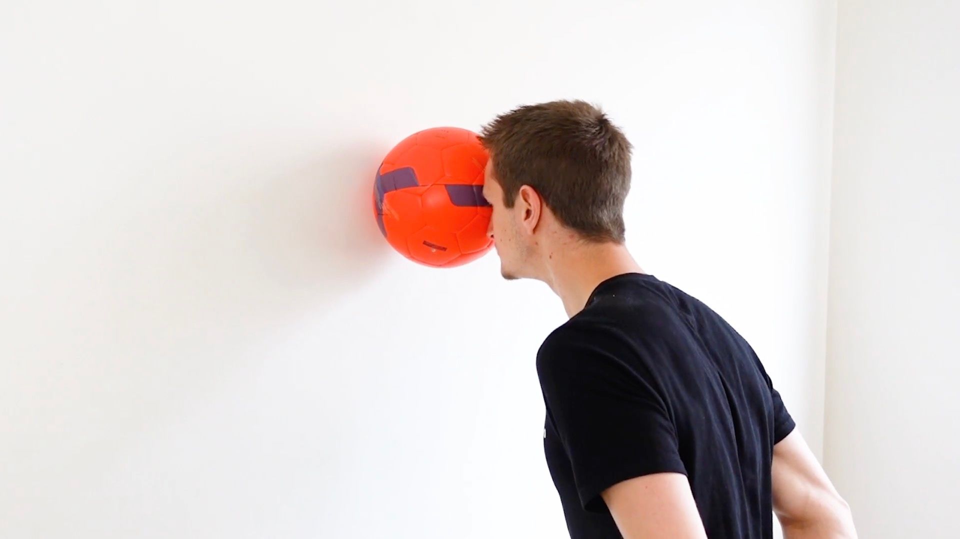 Renforcement cervical isométrique avec ballon, vue 1