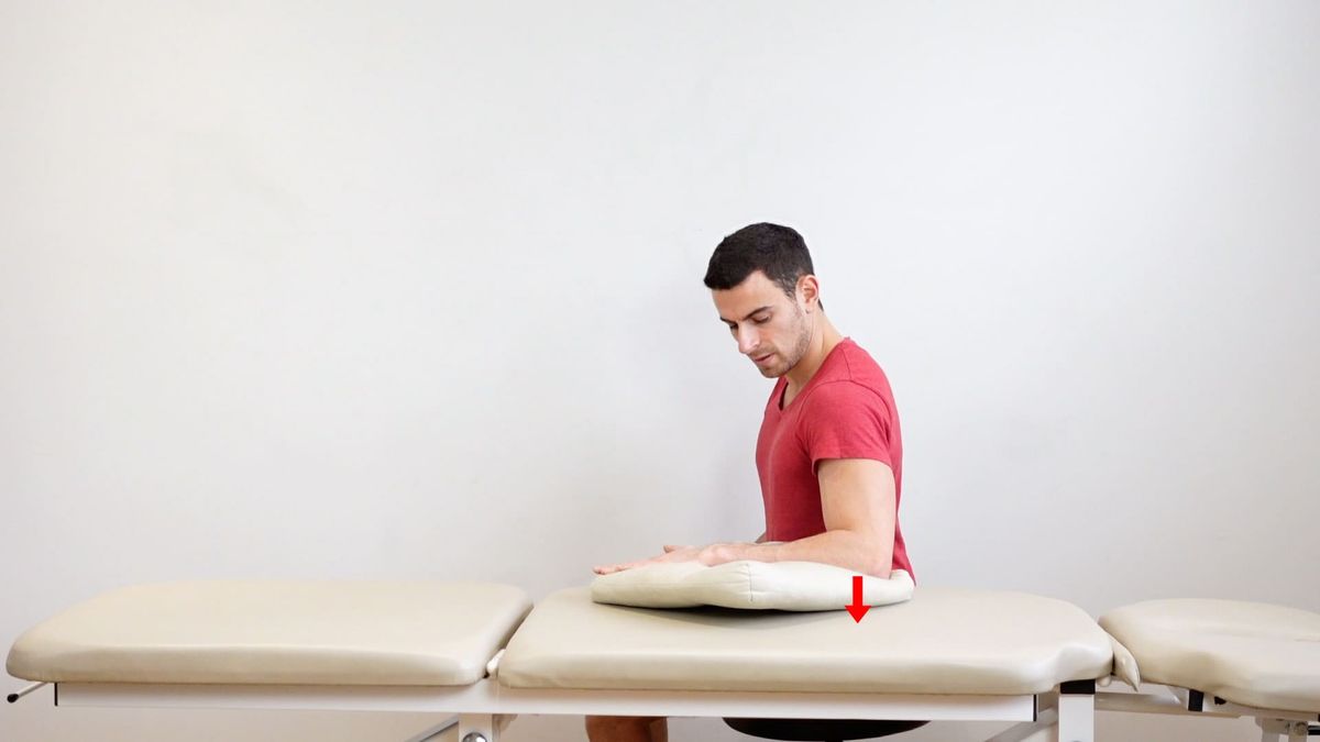 Travail abaisseurs d'épaule isométrique