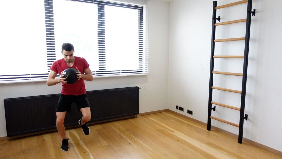 Exercice de réathlétisation avec Medecine ball