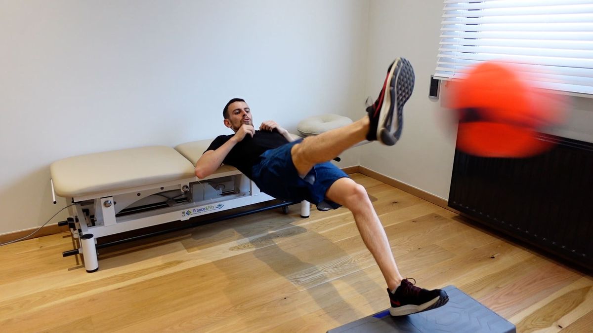 Dynamic Glute Bridge With Ball