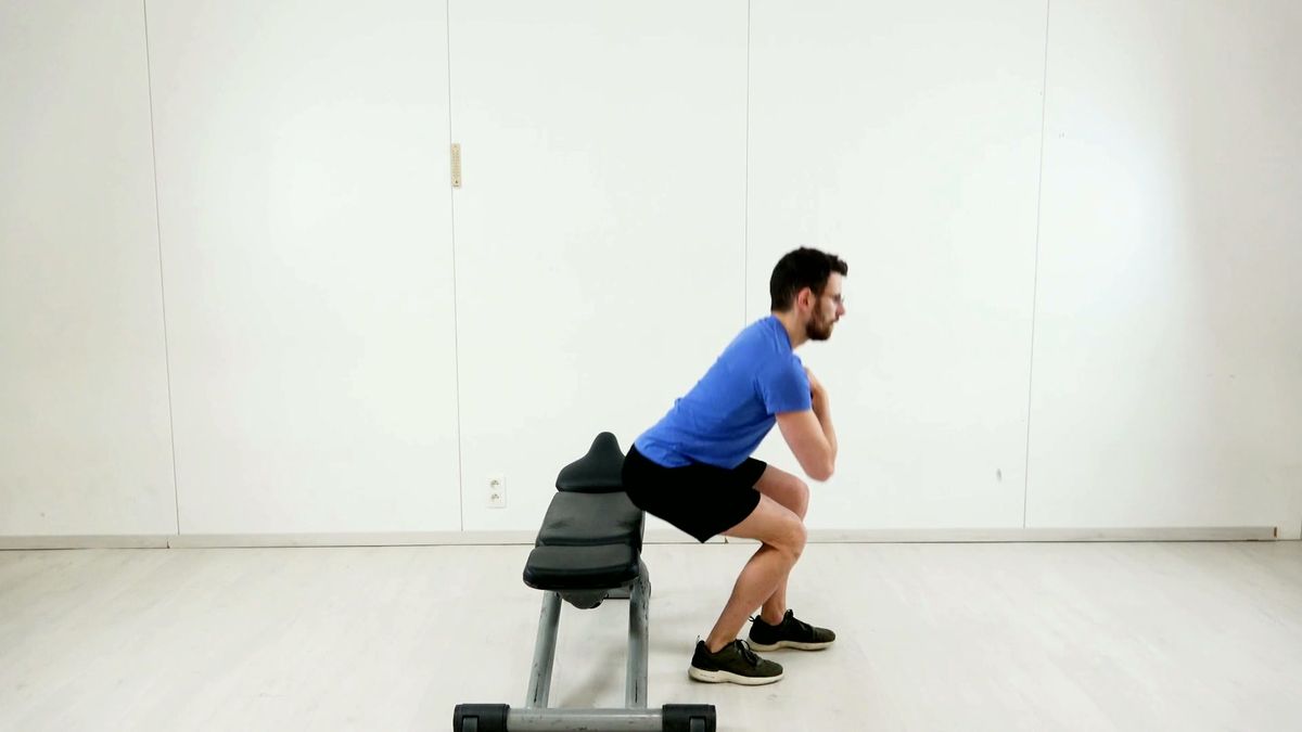 Fast Sit-to-Stand on a Bench With Staggered Feet