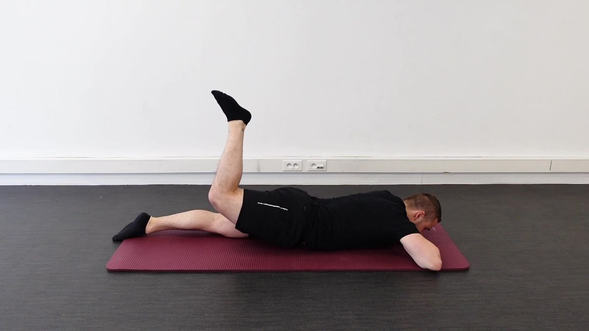 Prone mule kick genou fléchi