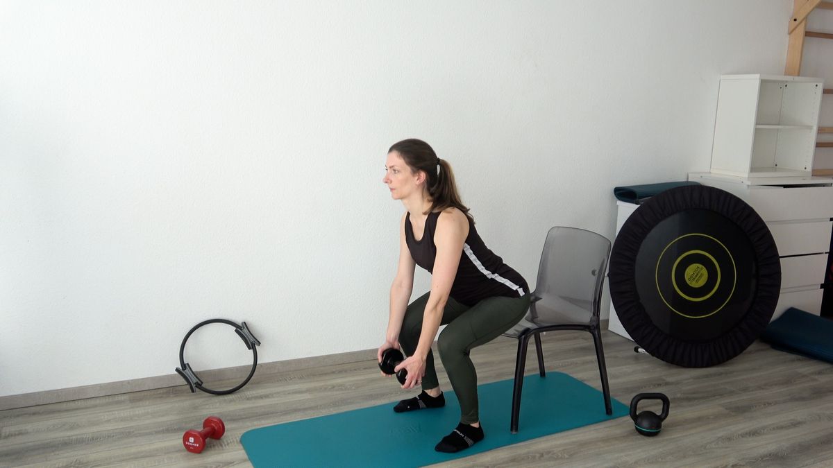 Squat avec poids & chaise
