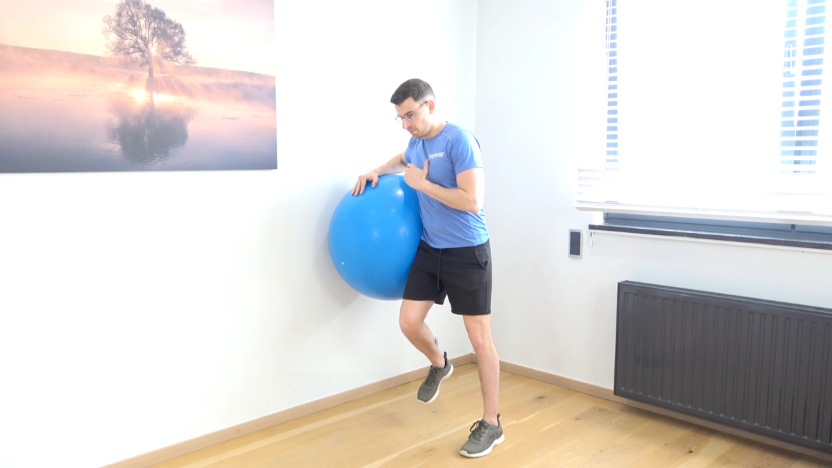Poussée isométrique contre ballon