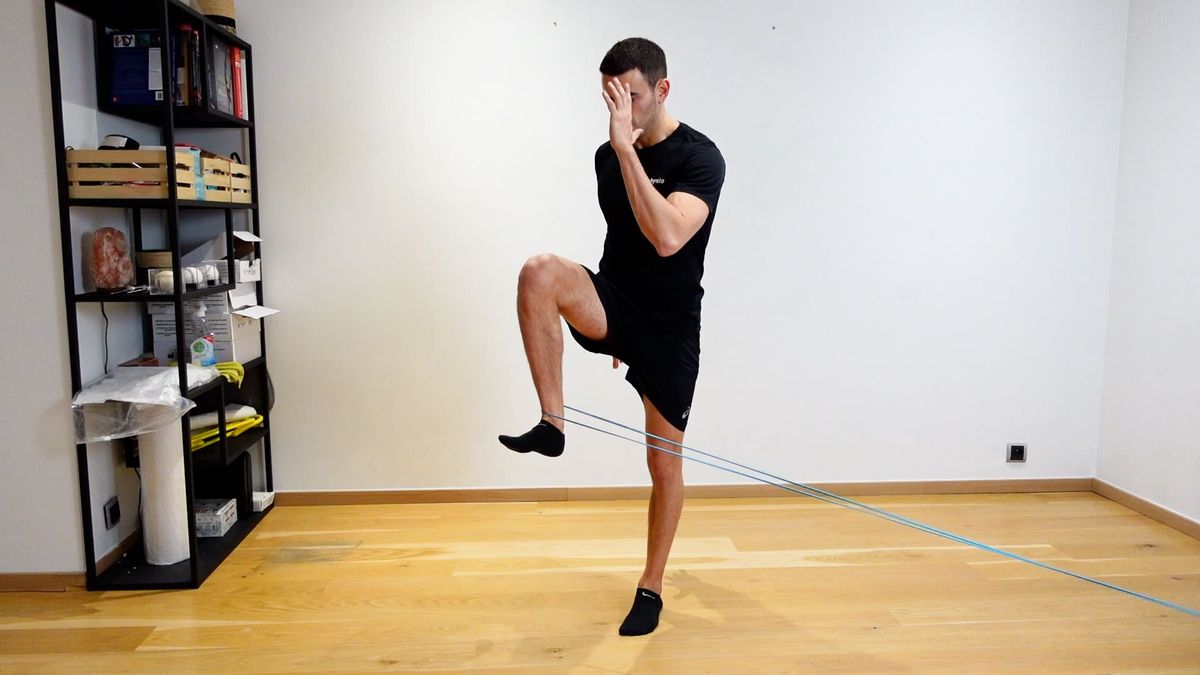 Hip Flexion With Medial Elastic Band Traction