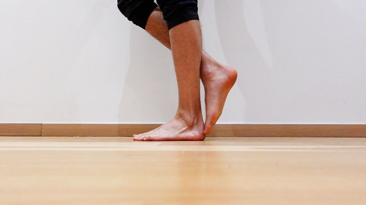 Marche arrière sur pointes des pieds