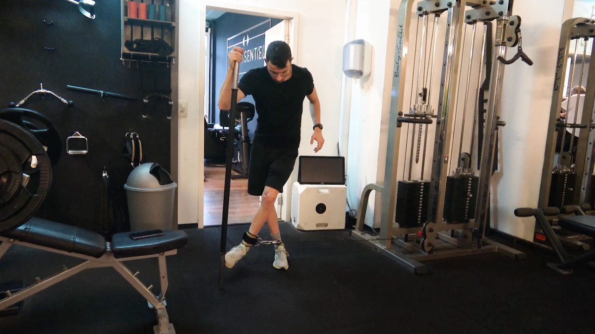 Fast Hip Adduction With a Cable Pulley