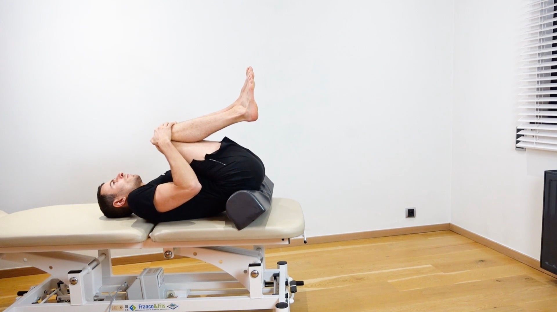 Iliopsoas Stretching With Cushion, view 1