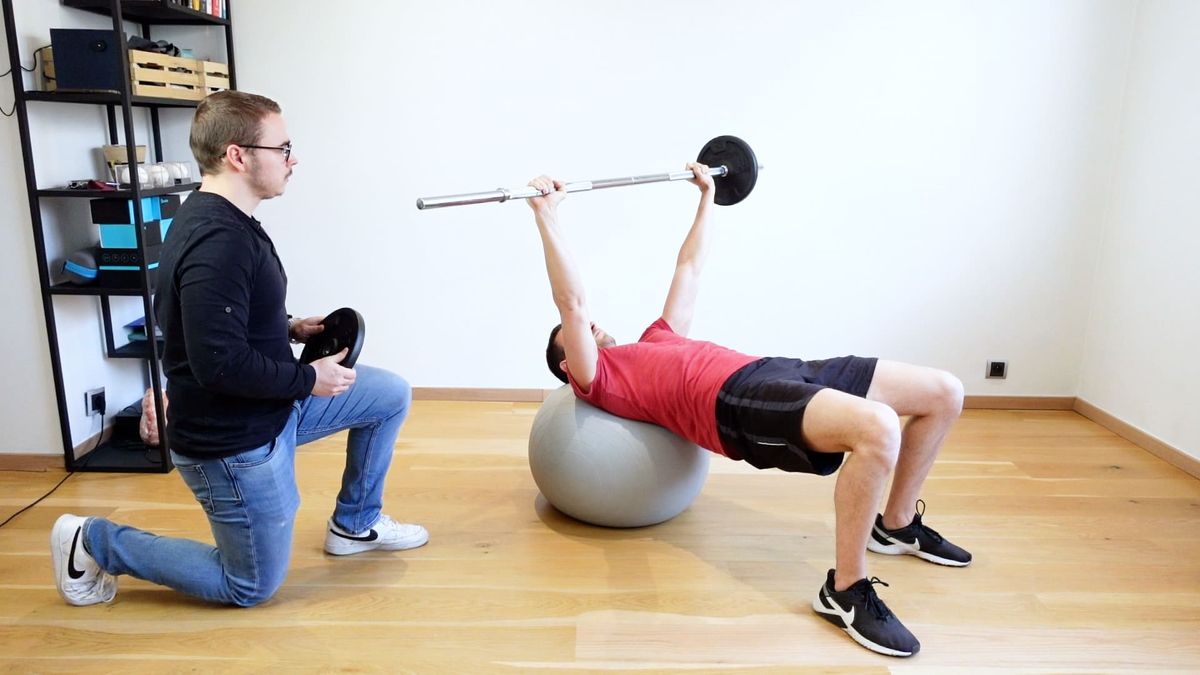Développé couché sur SwissBall avec contraintes variantes des poids