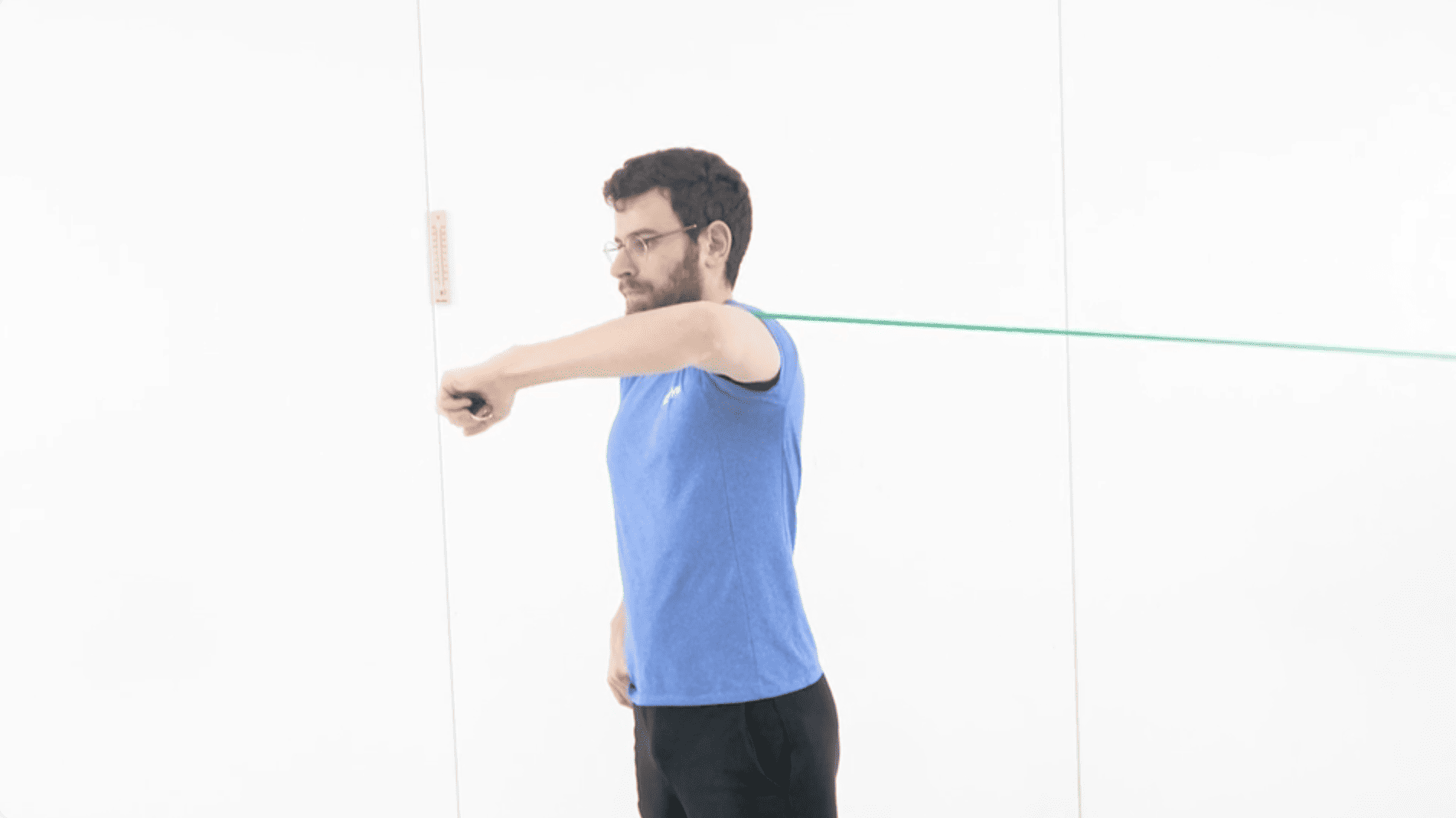 Rotation médiale de l'épaule dans le plan de la scapula
