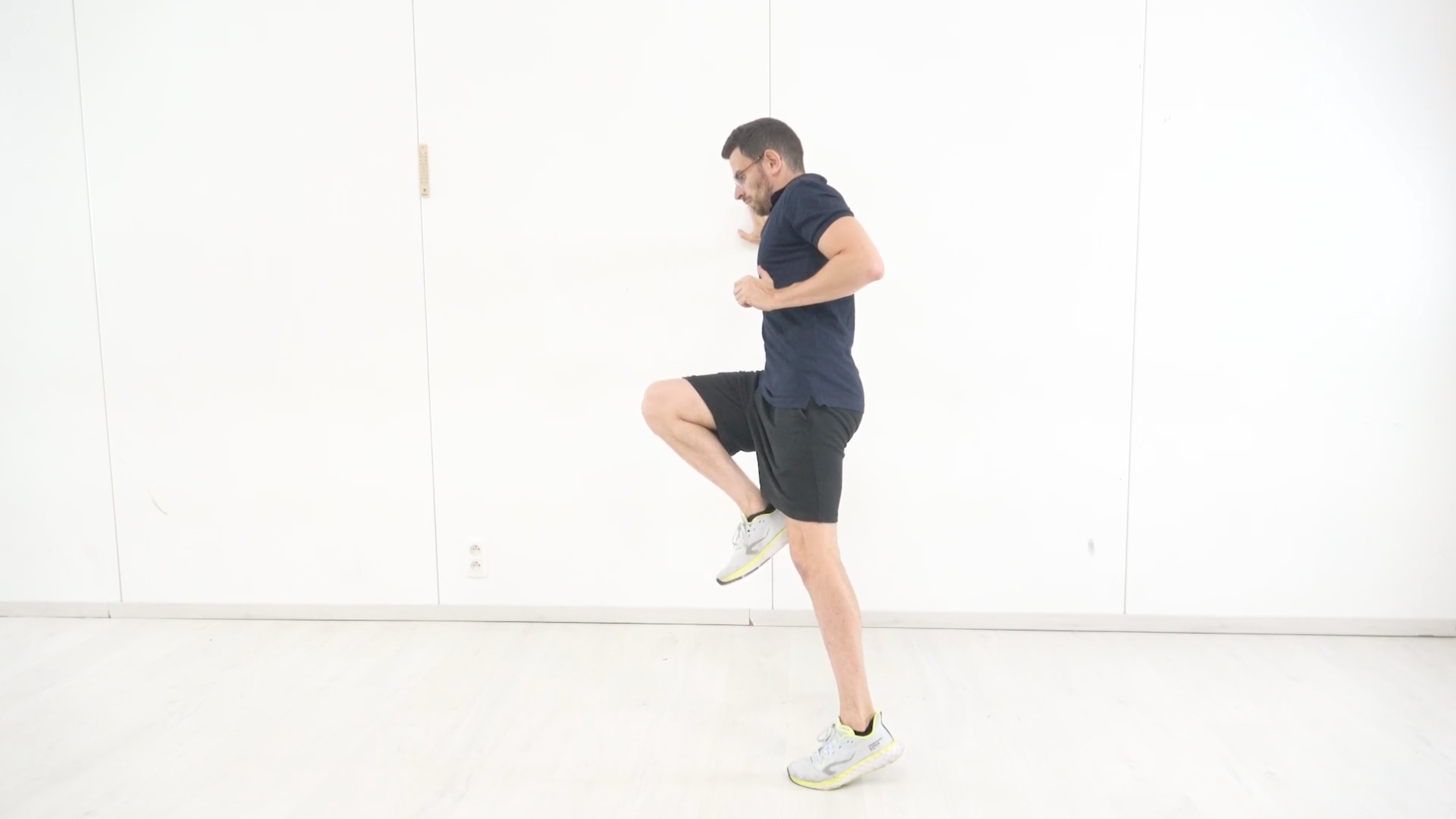 Inclined Forefoot Stabilization Against a Wall