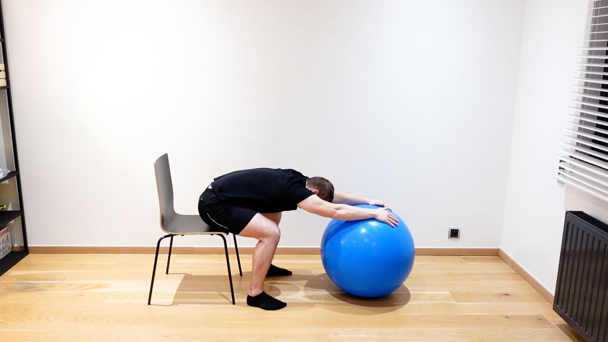Flexion active-aidée avec SwissBall