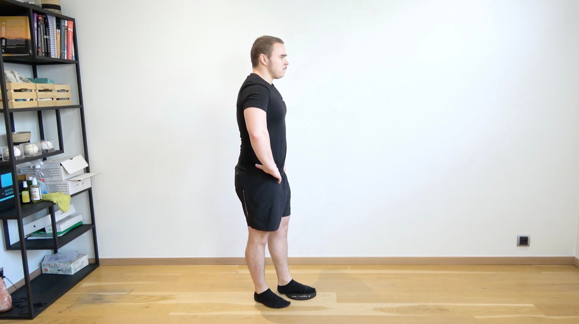 Quadriceps Strengthening With Slider, view 1