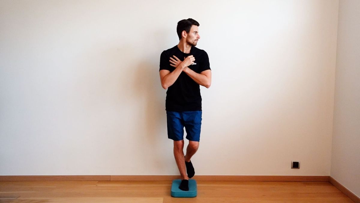Balance on Unstable Surface (Head Rotation)