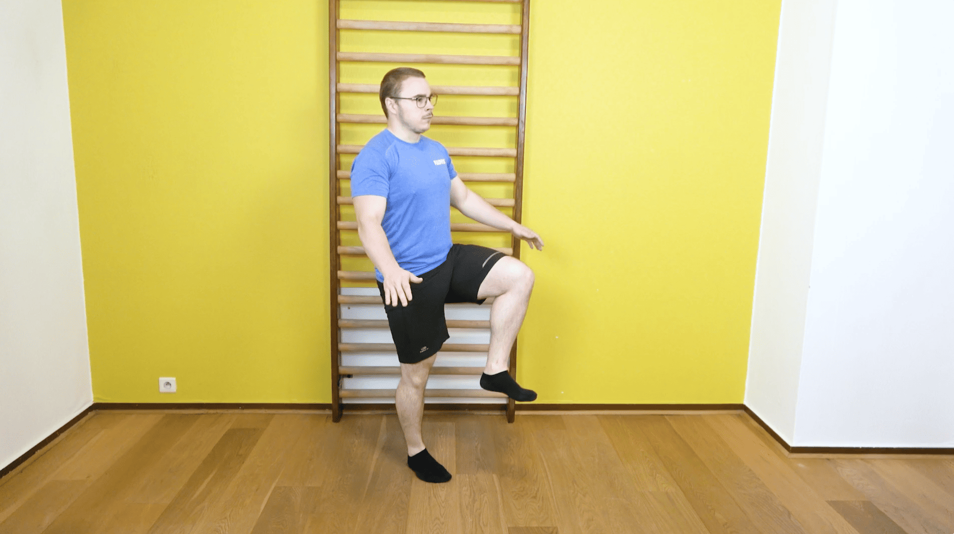 Pas arrière avec stabilisation unipodale