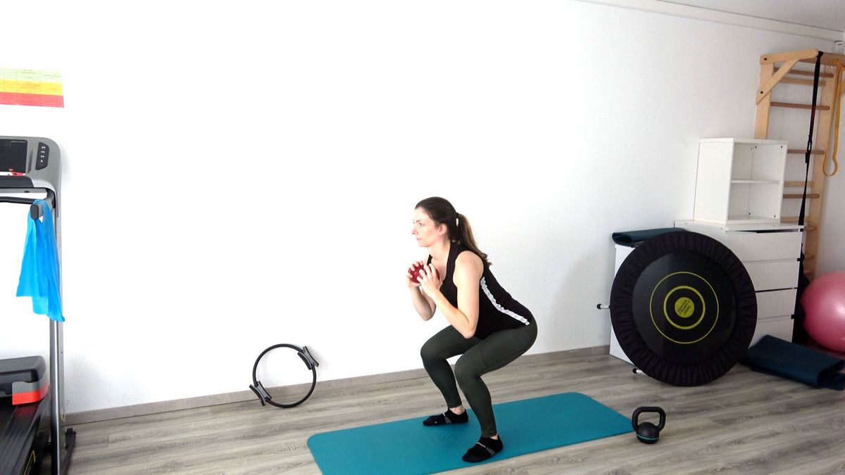 Squat With Weight & Arm Extension