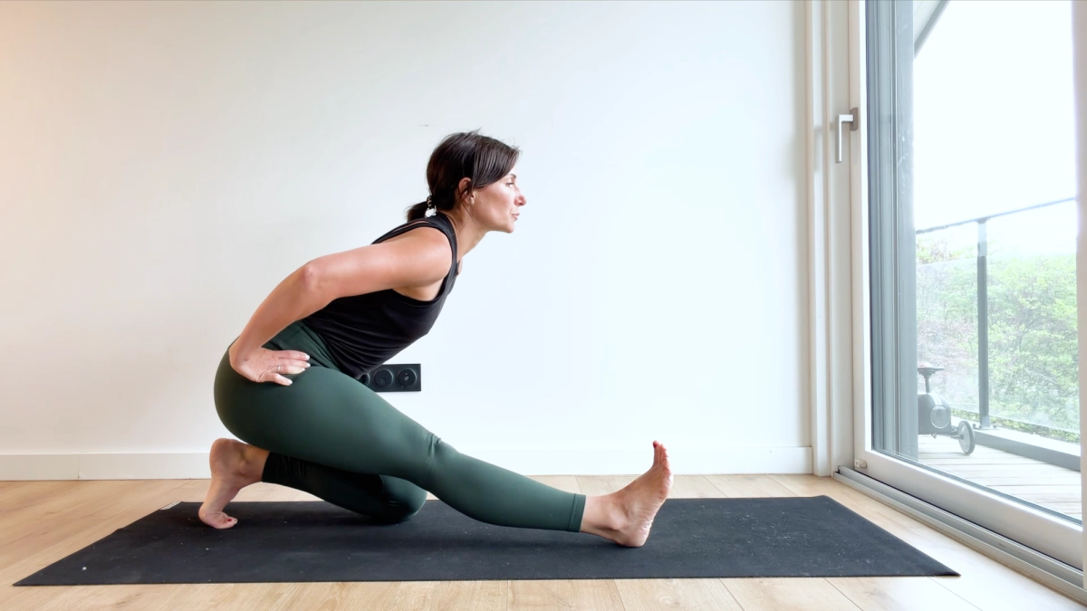 De la posture du demi-écart à la fente basse