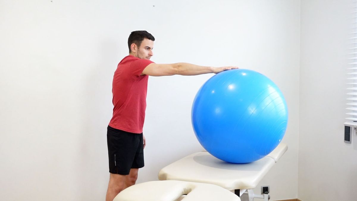 Protraction / rétraction scapulaire actif-aidé avec SwissBall