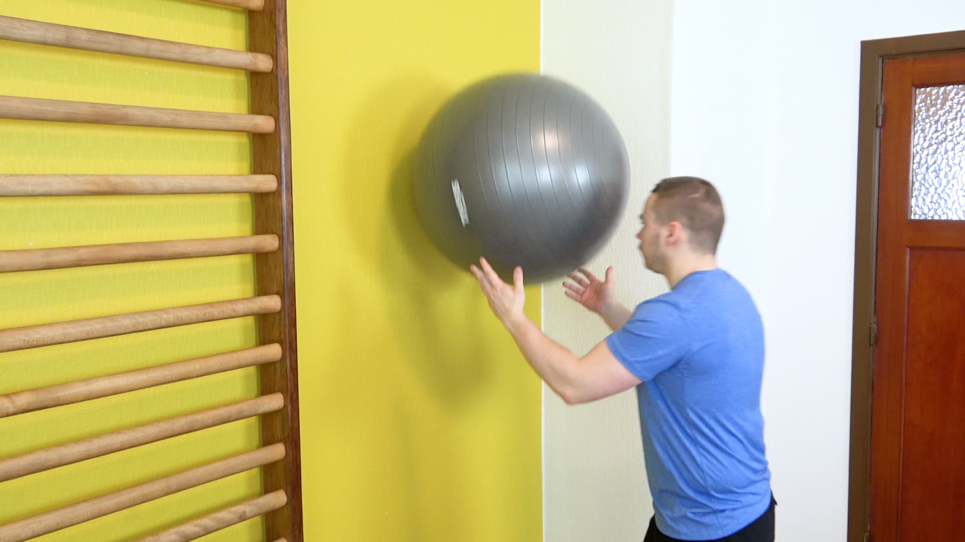 Stabilisation cervicale avec SwissBall, vue 1