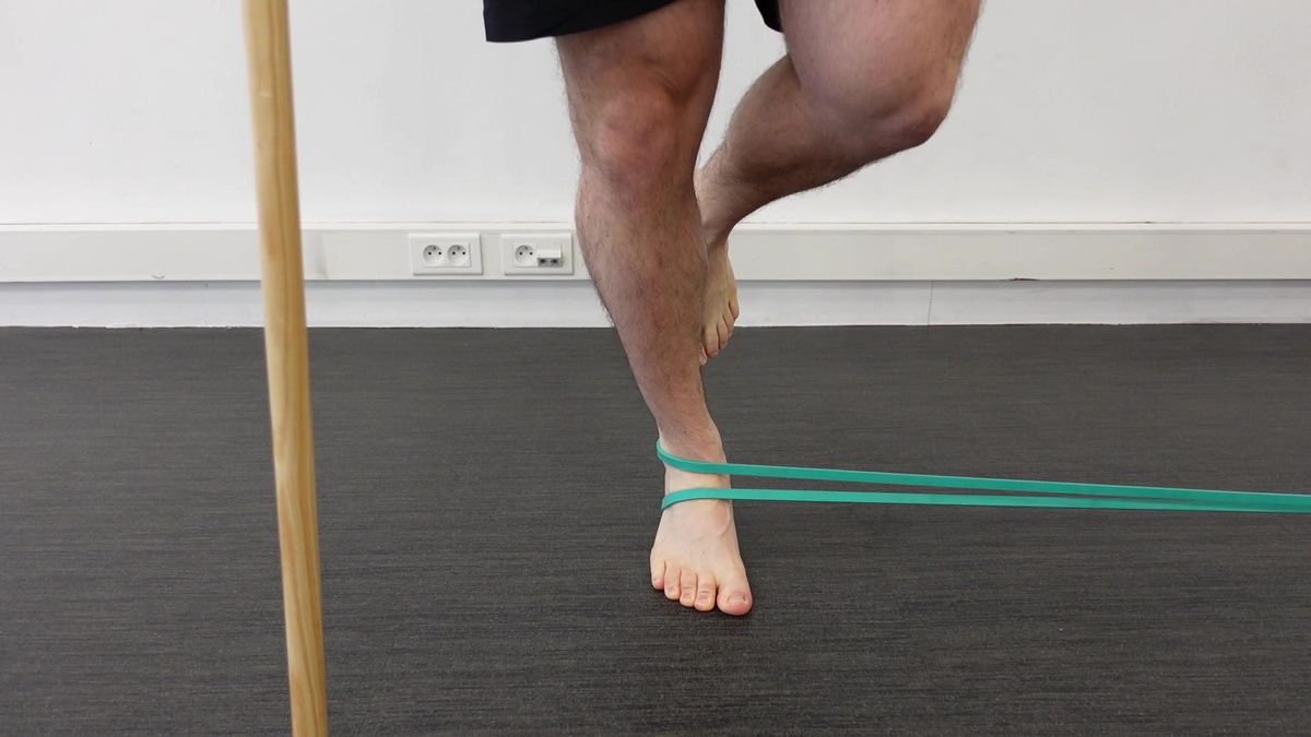 Single-Leg Stabilization on Tiptoe With an Elastic Band