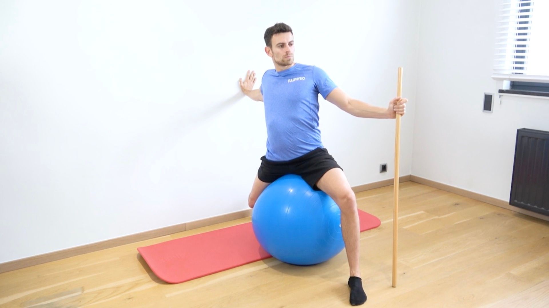 Mobilisation en rotation thoracique sur SwissBall