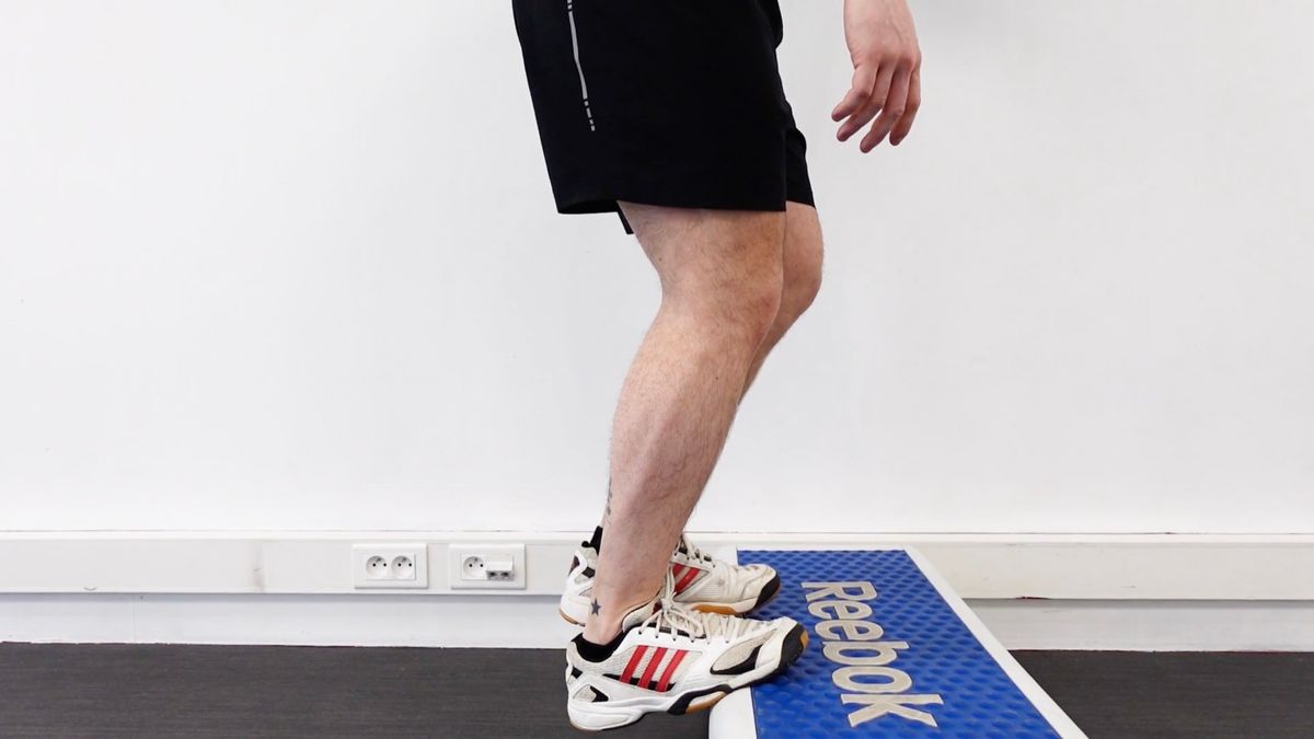 Eccentric Plantar Flexion With Bent Knee on the Floor