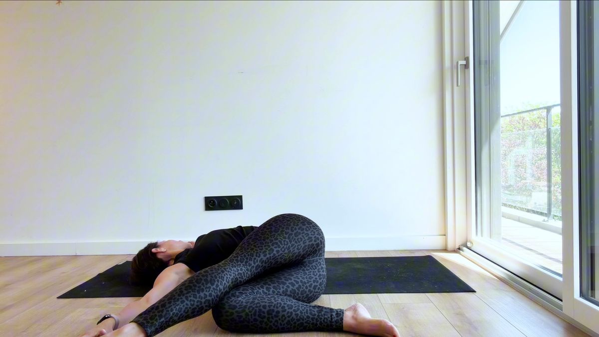 Torsion allongée sur le dos (« Supta Matsyendrasana »)