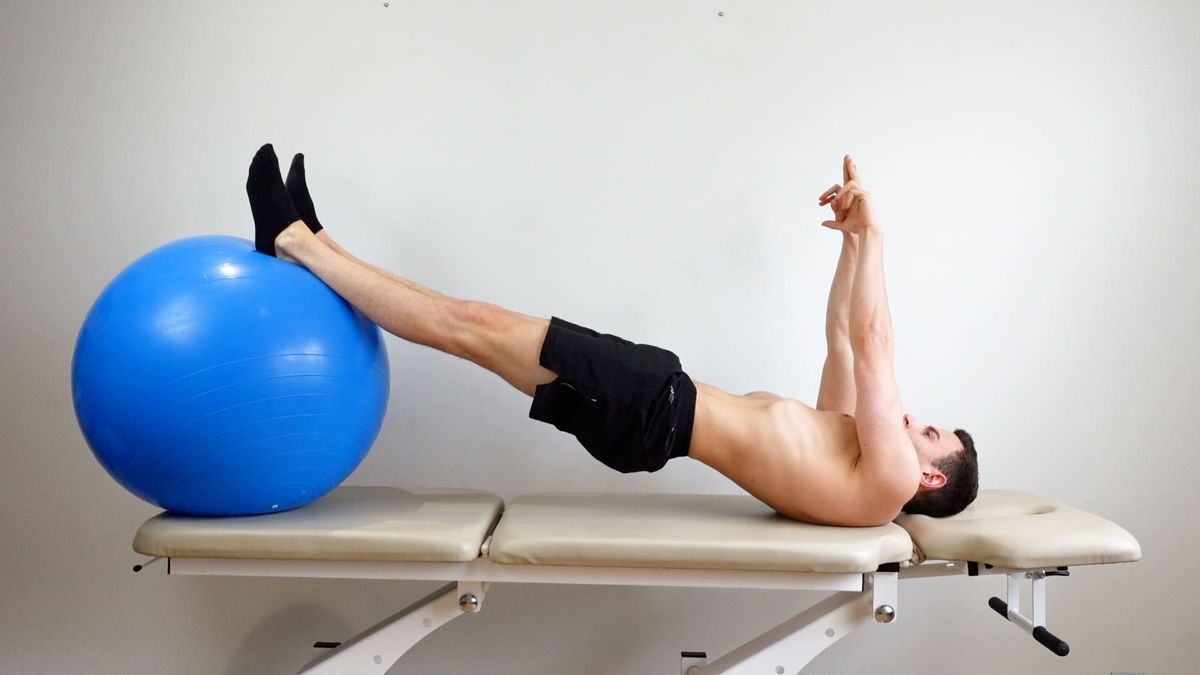 Transverse Strengthening in Bridge Position on Swiss Ball