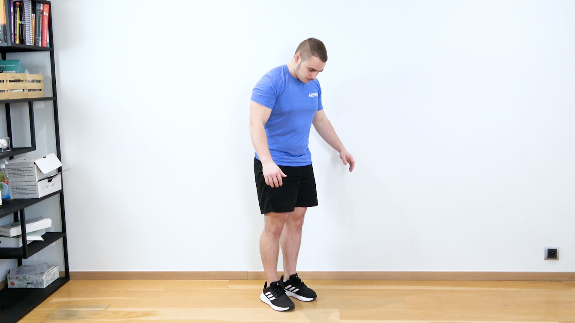 Equilibre pieds en tandem yeux fermés, vue 1