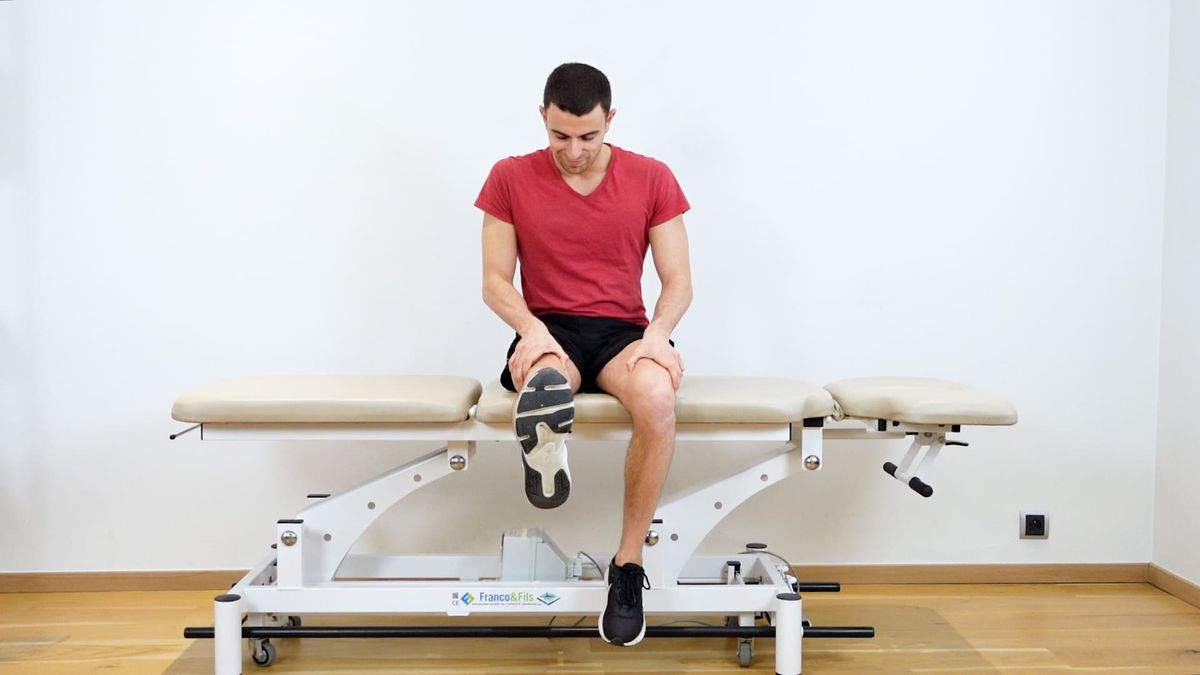 Active Quadriceps Contraction With Hand Feedback