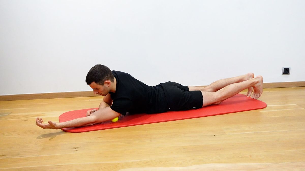 Relâchement points de tension triceps avec balle