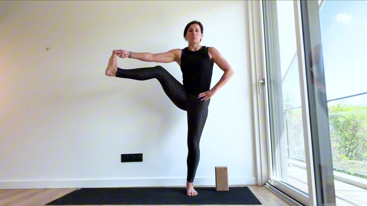 Posture hanche étirée latéralement genou relâché