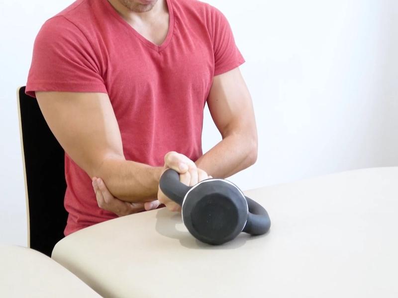Renforcement pronosupination avec kettlebell, vue 2