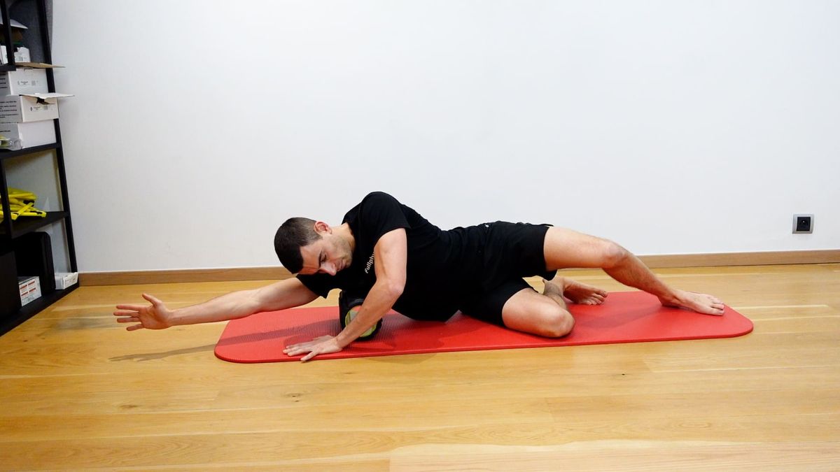 Relâchement points de tension grand dorsal avec rondin