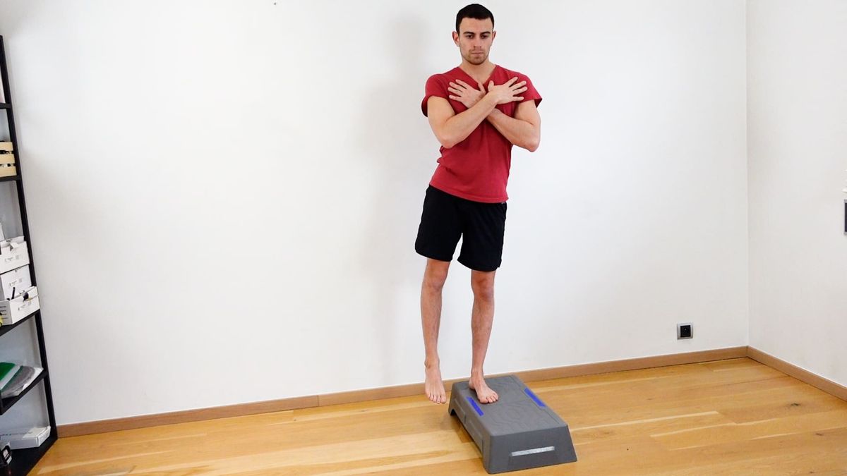 Renforcement du moyen fessier en pelvic drop sur marche