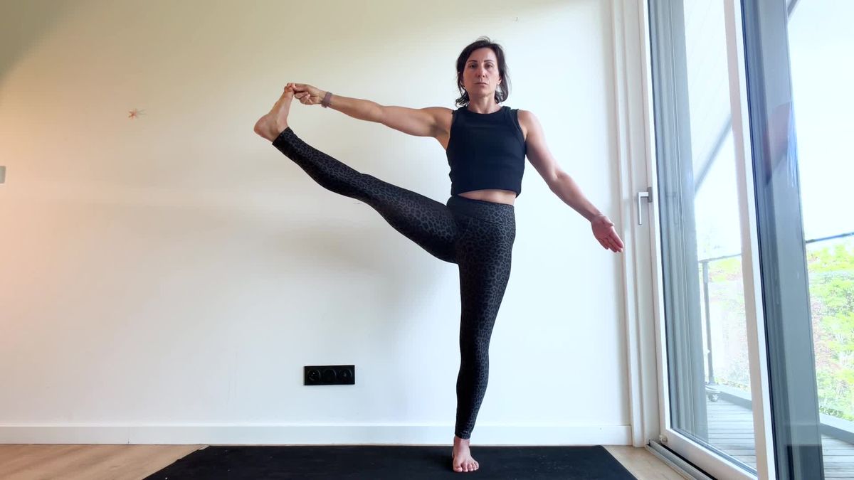 Posture hanche étirée latéralement genou tendu