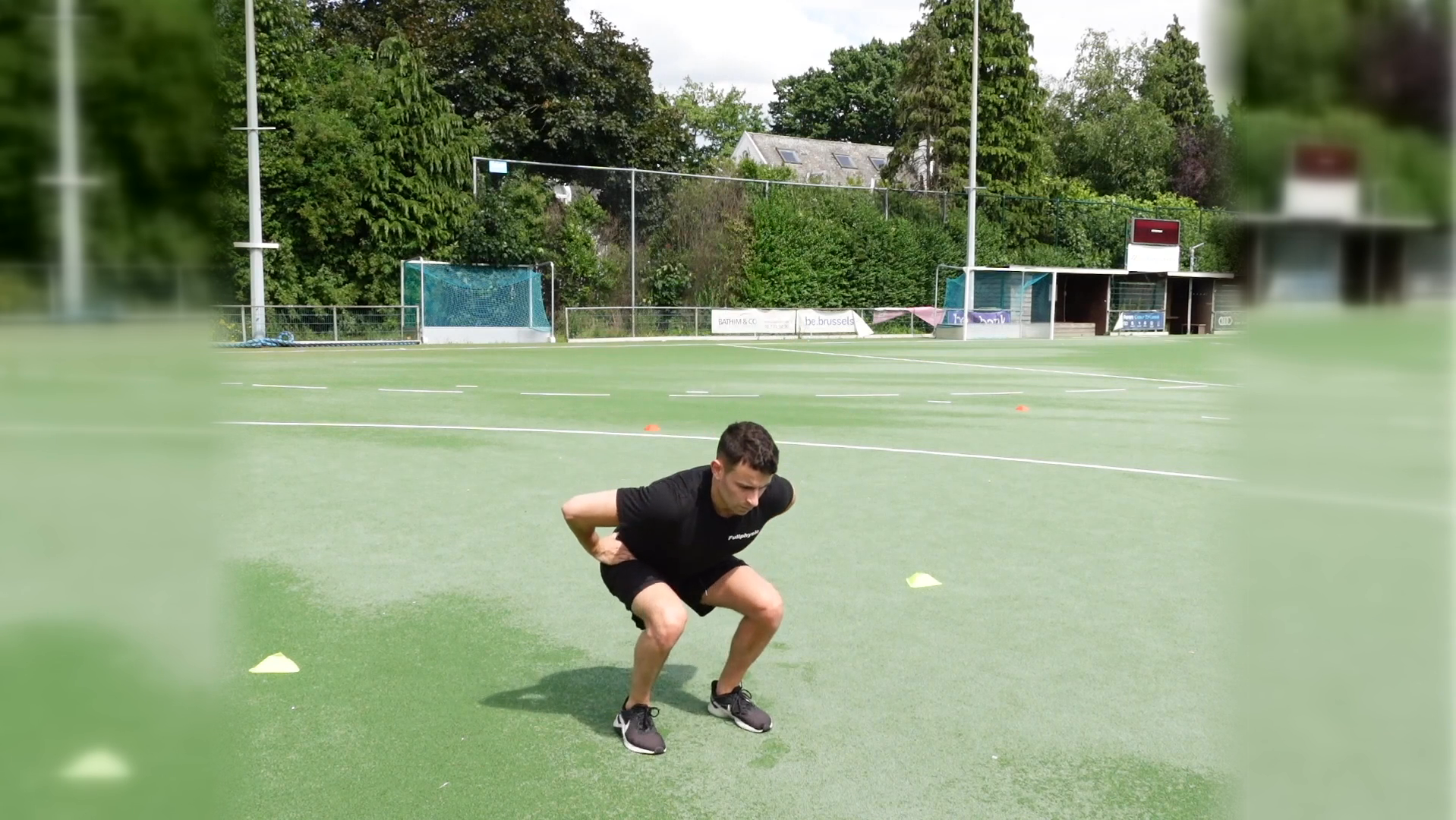 Accroupissements avec extension sur la pointe des pieds