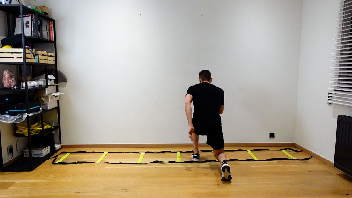 Alternating Jump Lunges With Ladder