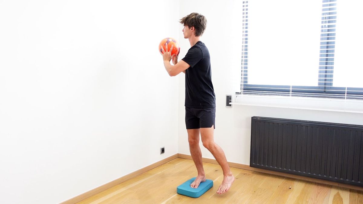 Équilibre membre inférieur avec balle