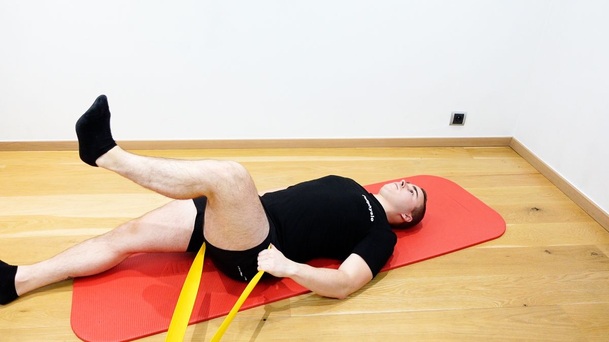Mobilisation en rotation de hanche avec traction de l'élastique