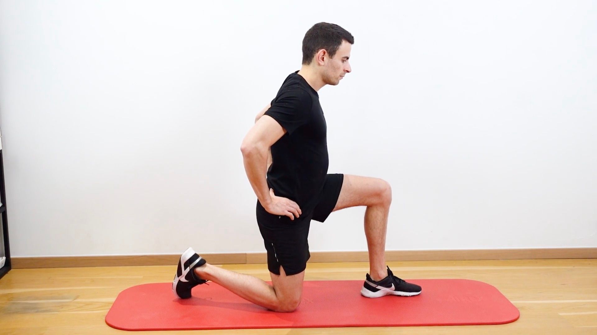 Anterior / Posterior Pelvic Tilt in Kneeling Position, view 2