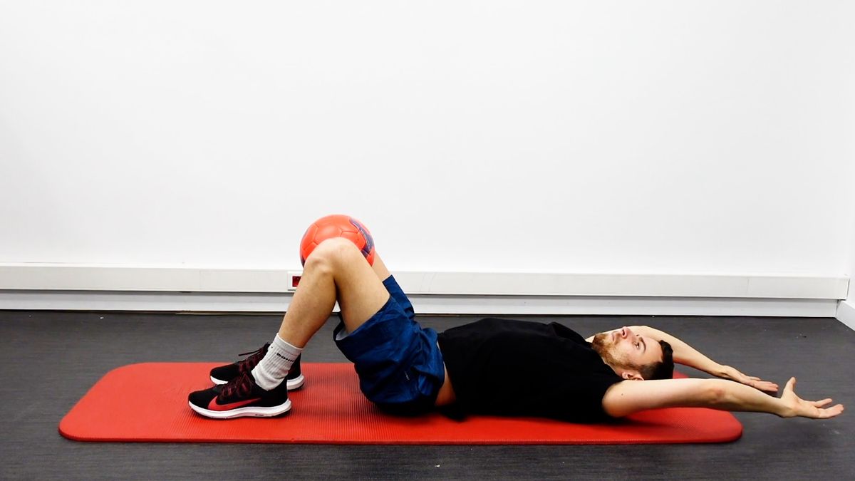 Renforcement abdominaux en synergie avec adduction, couché avec ballon