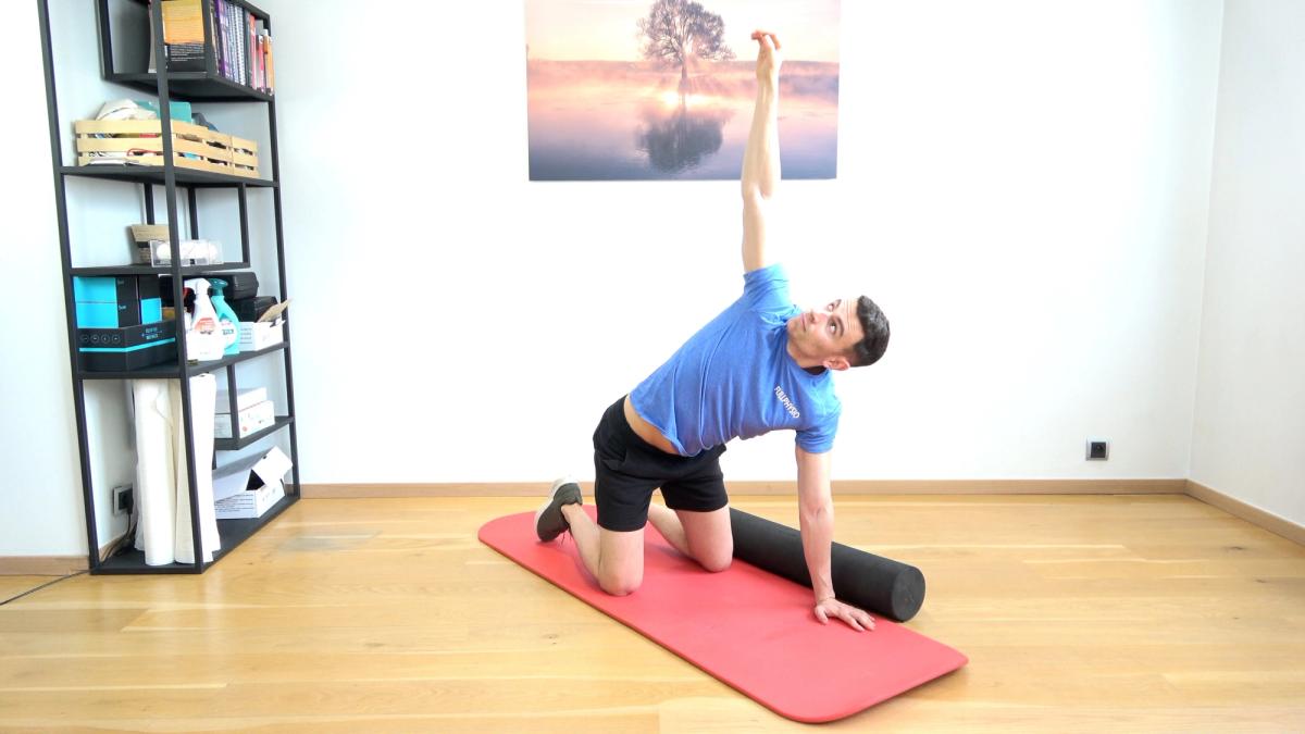 Thoracic Rotation in Quadruped Position With a Foam Roller