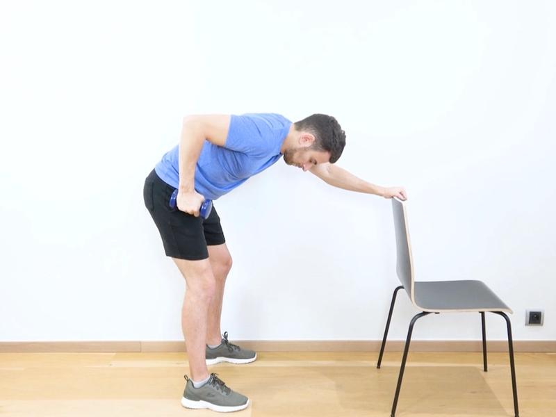 Renforcement triceps avec haltère, vue 1
