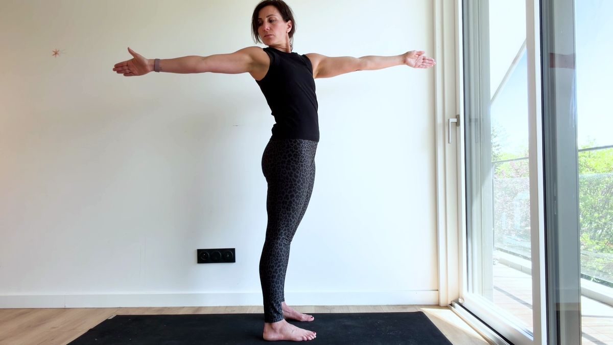 Posture en torsion debout