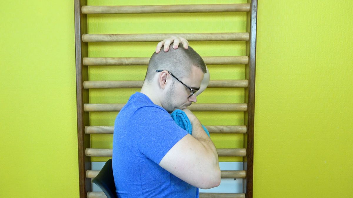 Flexion avec traction du poing aidé & surpression