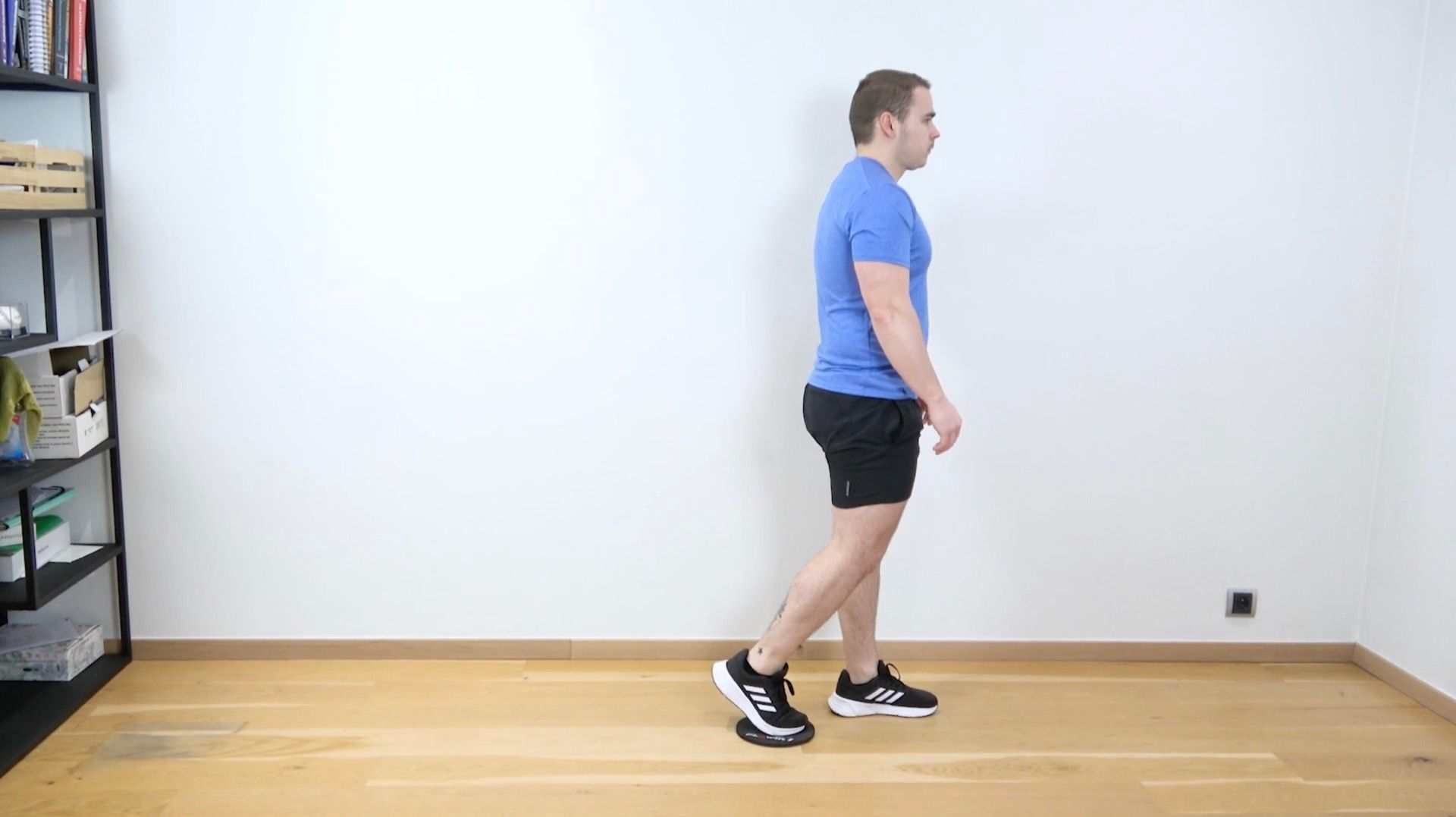 Reverse Lunge With Slide, view 1